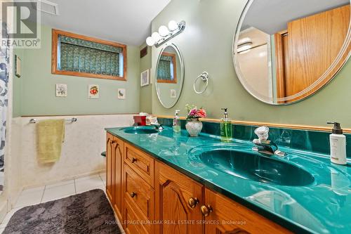 299 Eastdale Boulevard, Hamilton (Stoney Creek), ON - Indoor Photo Showing Bathroom