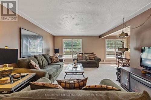 299 Eastdale Boulevard, Hamilton (Stoney Creek), ON - Indoor Photo Showing Living Room