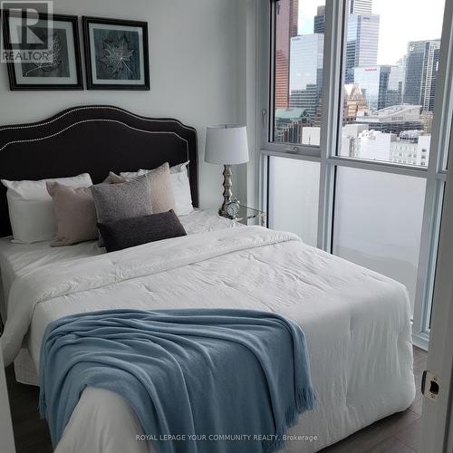 Ph-6 - 77 Mutual Street, Toronto (Church-Yonge Corridor), ON - Indoor Photo Showing Bedroom