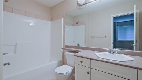 108-1962 Enterprise Way, Kelowna, BC - Indoor Photo Showing Bathroom