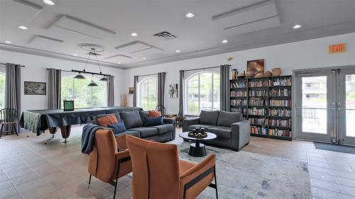 108-1962 Enterprise Way, Kelowna, BC - Indoor Photo Showing Living Room