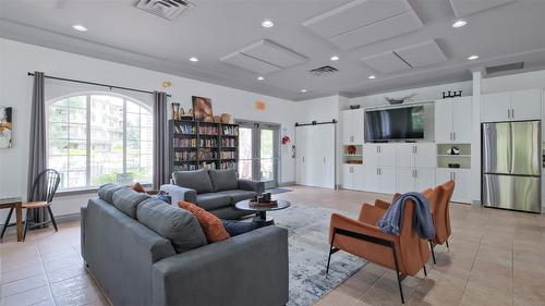 108-1962 Enterprise Way, Kelowna, BC - Indoor Photo Showing Living Room