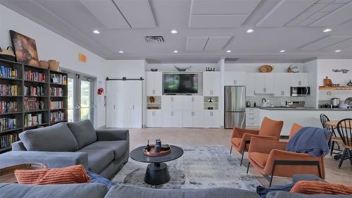 108-1962 Enterprise Way, Kelowna, BC - Indoor Photo Showing Living Room