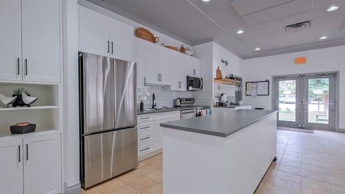 108-1962 Enterprise Way, Kelowna, BC - Indoor Photo Showing Kitchen