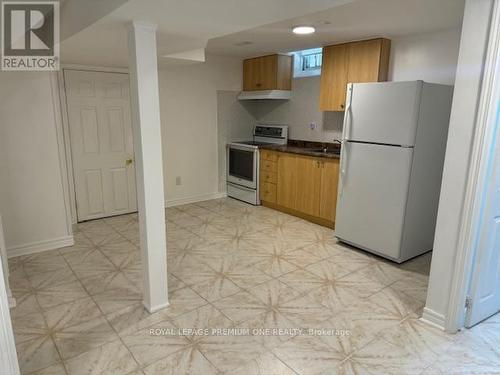 Bsmt - 70 Whitney Place, Vaughan (Lakeview Estates), ON - Indoor Photo Showing Kitchen