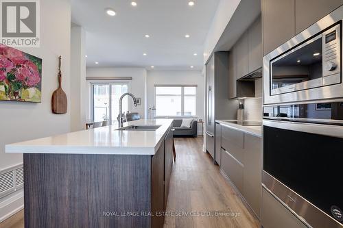 137 High Street W, Mississauga (Port Credit), ON - Indoor Photo Showing Kitchen With Upgraded Kitchen