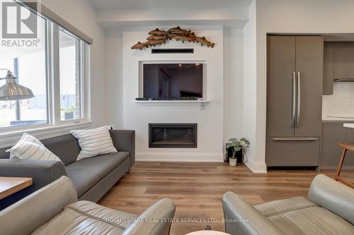 137 High Street W, Mississauga (Port Credit), ON - Indoor Photo Showing Living Room With Fireplace