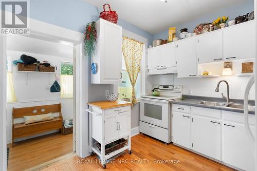 59 Woodland Avenue, St. Catharines, ON - Indoor Photo Showing Kitchen With Double Sink