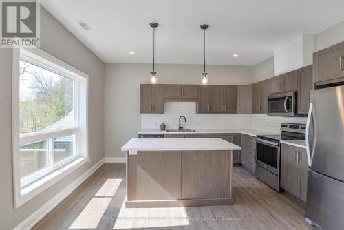 39 Gateway Drive, Gravenhurst, ON - Indoor Photo Showing Kitchen With Upgraded Kitchen