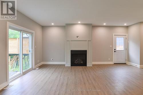 39 Gateway Drive, Gravenhurst, ON - Indoor Photo Showing Living Room With Fireplace