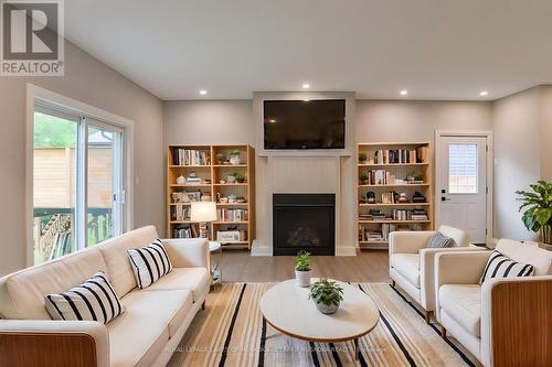 39 Gateway Drive, Gravenhurst, ON - Indoor Photo Showing Living Room With Fireplace