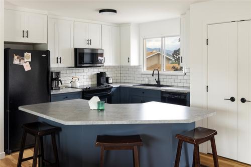 1203 39 Avenue, Vernon, BC - Indoor Photo Showing Kitchen