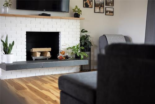 1203 39 Avenue, Vernon, BC - Indoor Photo Showing Living Room With Fireplace