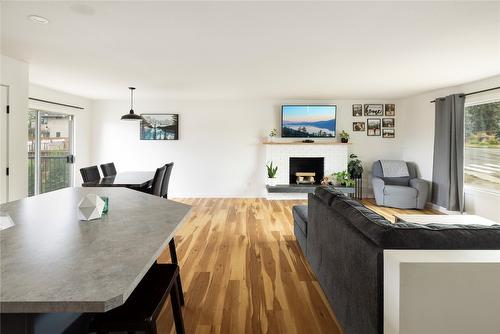 1203 39 Avenue, Vernon, BC - Indoor With Fireplace