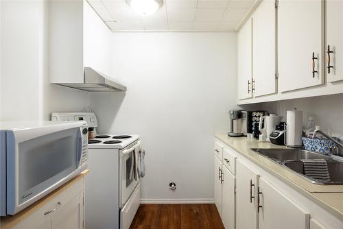 1203 39 Avenue, Vernon, BC - Indoor Photo Showing Laundry Room