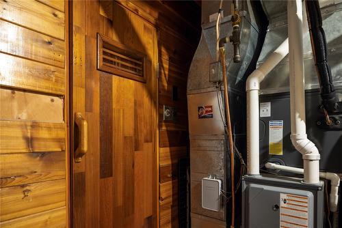 1203 39 Avenue, Vernon, BC - Indoor Photo Showing Basement