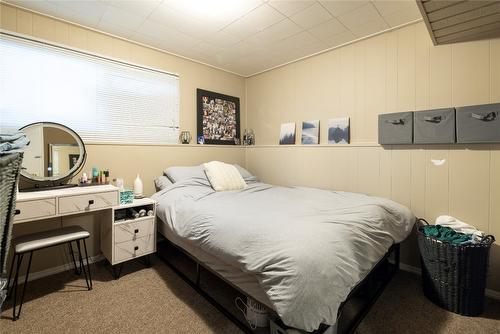 1203 39 Avenue, Vernon, BC - Indoor Photo Showing Bedroom