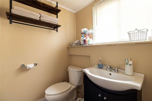 1203 39 Avenue, Vernon, BC - Indoor Photo Showing Bathroom