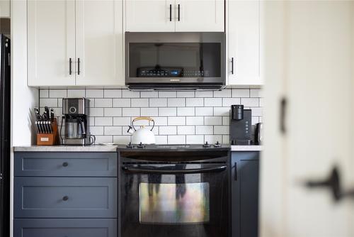 1203 39 Avenue, Vernon, BC - Indoor Photo Showing Kitchen