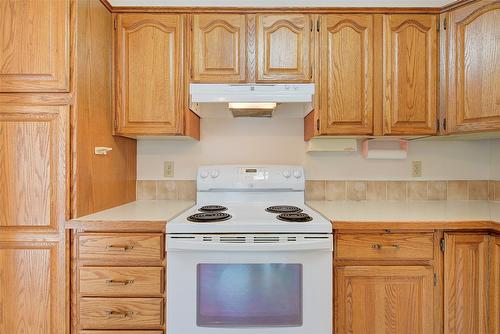 25-2200 Gordon Drive, Kelowna, BC - Indoor Photo Showing Kitchen