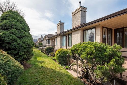 25-2200 Gordon Drive, Kelowna, BC - Outdoor