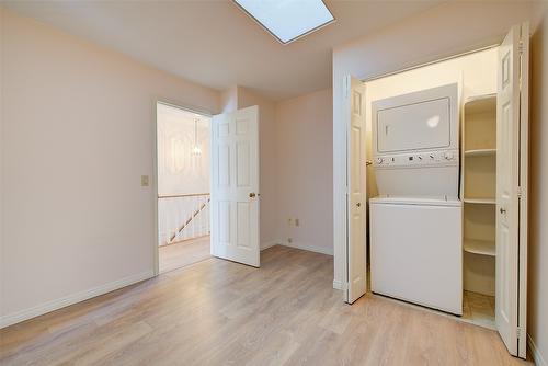 25-2200 Gordon Drive, Kelowna, BC - Indoor Photo Showing Laundry Room