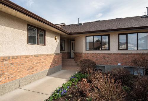 25-2200 Gordon Drive, Kelowna, BC - Outdoor