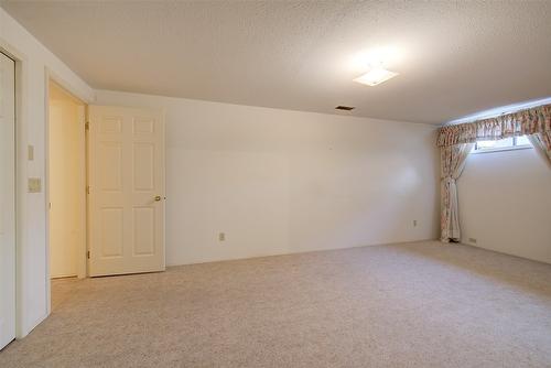 25-2200 Gordon Drive, Kelowna, BC - Indoor Photo Showing Other Room