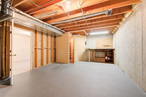 25-2200 Gordon Drive, Kelowna, BC - Indoor Photo Showing Basement