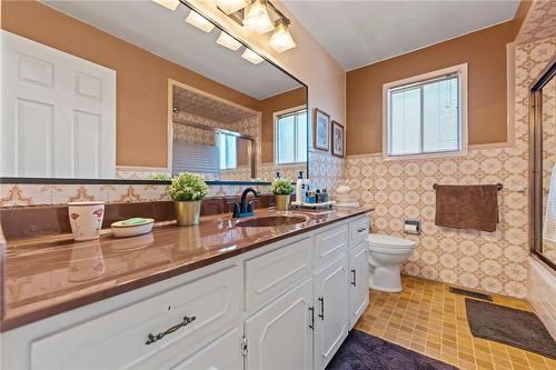 299 Eastdale Boulevard, Stoney Creek, ON - Indoor Photo Showing Bathroom