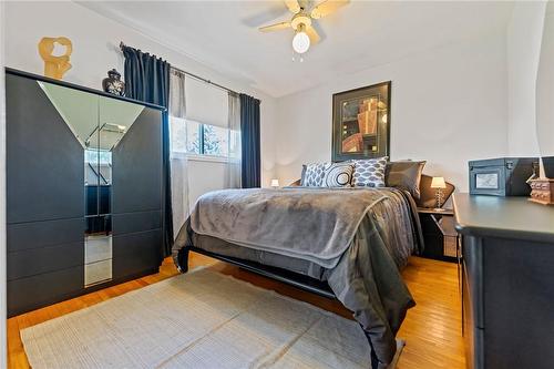 299 Eastdale Boulevard, Stoney Creek, ON - Indoor Photo Showing Bedroom