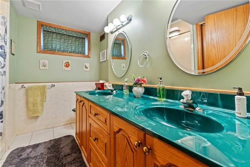 299 Eastdale Boulevard, Stoney Creek, ON - Indoor Photo Showing Bathroom