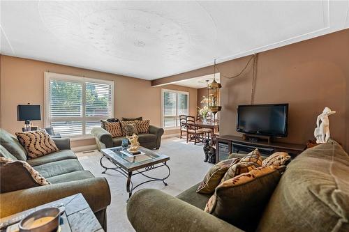 299 Eastdale Boulevard, Stoney Creek, ON - Indoor Photo Showing Living Room