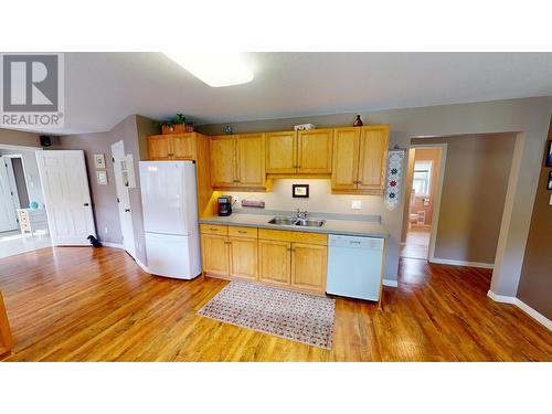 2900 Westview  Road, Cranbrook, BC - Indoor Photo Showing Kitchen With Double Sink