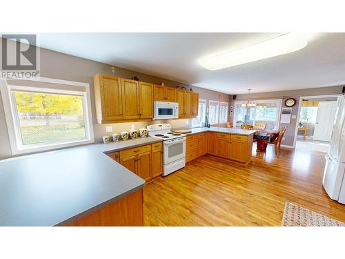 2900 Westview  Road, Cranbrook, BC - Indoor Photo Showing Kitchen