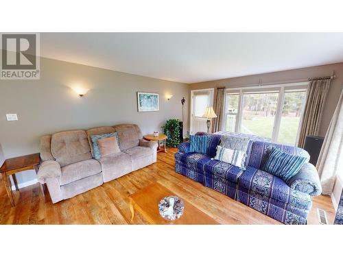 2900 Westview  Road, Cranbrook, BC - Indoor Photo Showing Living Room