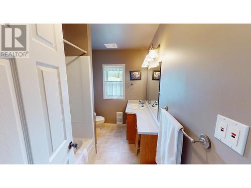 2900 Westview  Road, Cranbrook, BC - Indoor Photo Showing Laundry Room