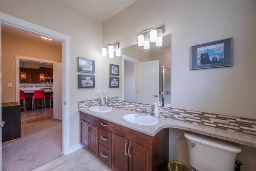 955 Holden Road, Penticton, BC - Indoor Photo Showing Bathroom