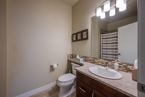 955 Holden Road, Penticton, BC - Indoor Photo Showing Bathroom