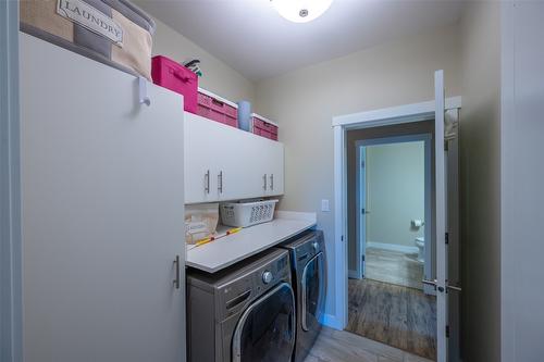 955 Holden Road, Penticton, BC - Indoor Photo Showing Laundry Room