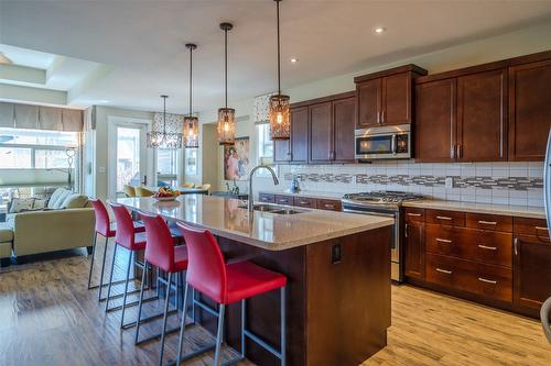 955 Holden Road, Penticton, BC - Indoor Photo Showing Kitchen With Double Sink With Upgraded Kitchen