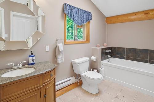 13575 Mountain Shores Road, Boswell, BC - Indoor Photo Showing Bathroom