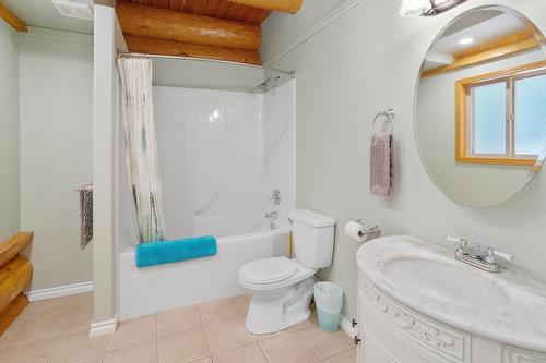 13575 Mountain Shores Road, Boswell, BC - Indoor Photo Showing Bathroom