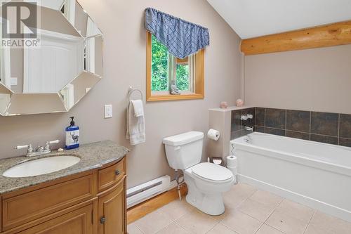 13575 Mountain Shores Road, Boswell, BC - Indoor Photo Showing Bathroom