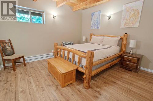 13575 Mountain Shores Road, Boswell, BC - Indoor Photo Showing Bedroom