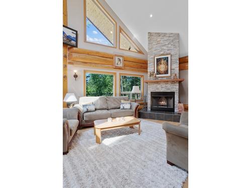 13575 Mountain Shores Road, Boswell, BC - Indoor Photo Showing Living Room With Fireplace