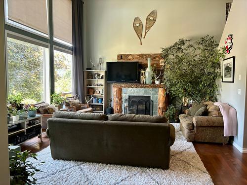 254 305Th Avenue, Kimberley, BC - Indoor Photo Showing Living Room With Fireplace