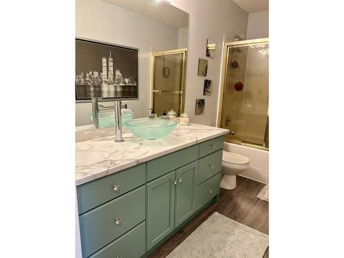 254 305Th Avenue, Kimberley, BC - Indoor Photo Showing Bathroom