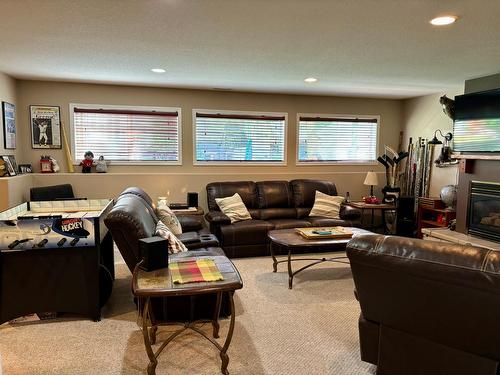 254 305Th Avenue, Kimberley, BC - Indoor Photo Showing Living Room With Fireplace