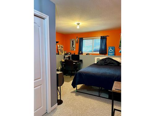 254 305Th Avenue, Kimberley, BC - Indoor Photo Showing Bedroom